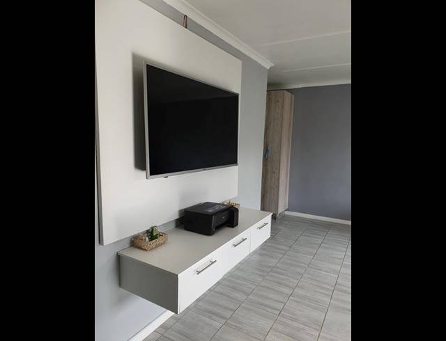 3 BEDROOM COMPLEX FOR SALE IN LENNOXTON